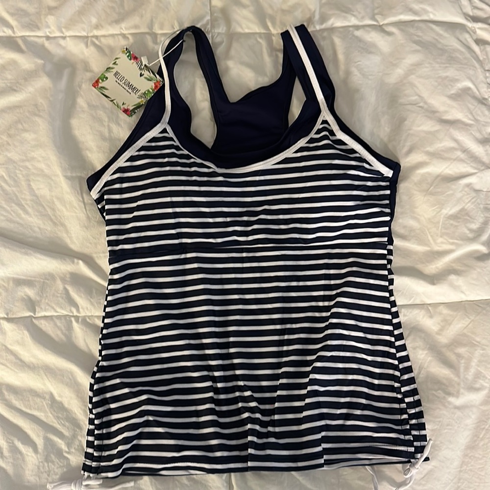 17 Basic’s HELLO SUMMER Tankini Top. SZ LRG Navy and white stripe w/cups NWT